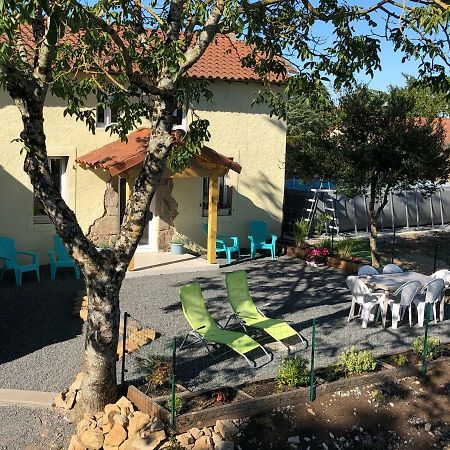 The Walnut Tree Gite Le Dorat Exterior foto