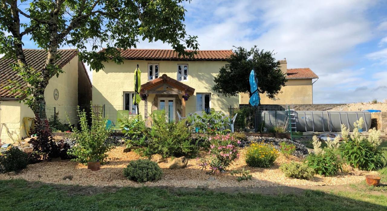 The Walnut Tree Gite Le Dorat Exterior foto